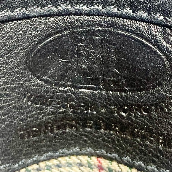 GENUINE LEATHER WRISTLET ILI NEW YORK TORONTO BLACK EUC - Picture 12 of 13